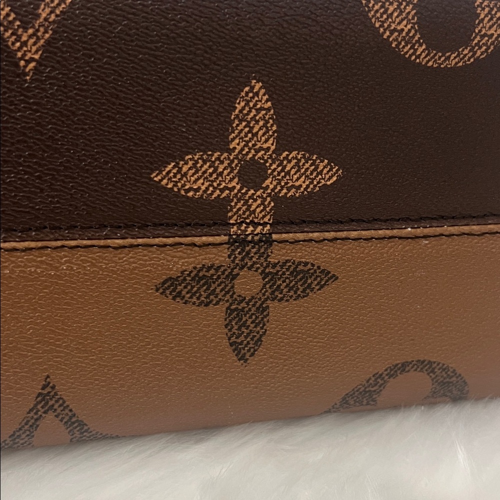 Louis Vuitton Onthego Bag - Picture 11 of 11